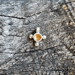 Collar Triada (amarilla)